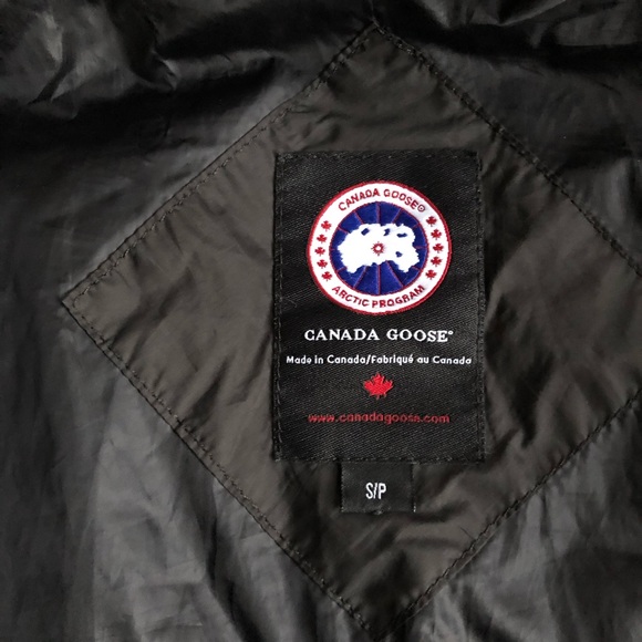 Canada Goose Winter Parka Size Small - Picture 5 of 8